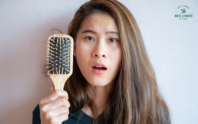 woman experiencing hair loss